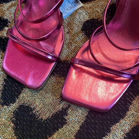 NWT Zara Pink Metallic Strappy Round Heels - Picture 6 of 9